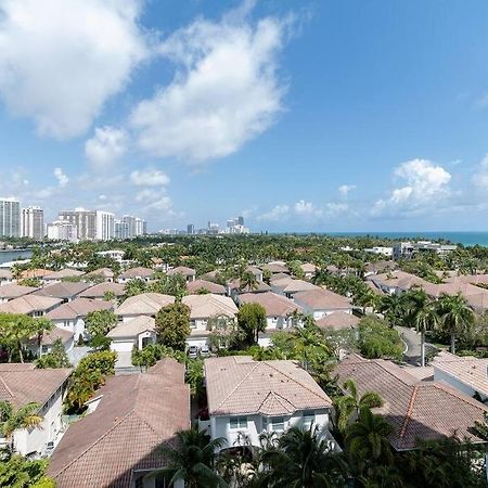 Stunning & Spacious Resort-Style Condo Across From Beach! ไมอามีบีช ภายนอก รูปภาพ