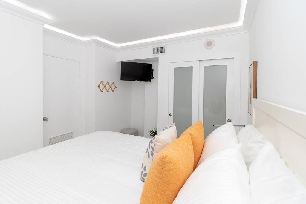 Stunning & Spacious Resort-Style Condo Across From Beach! ไมอามีบีช ภายนอก รูปภาพ
