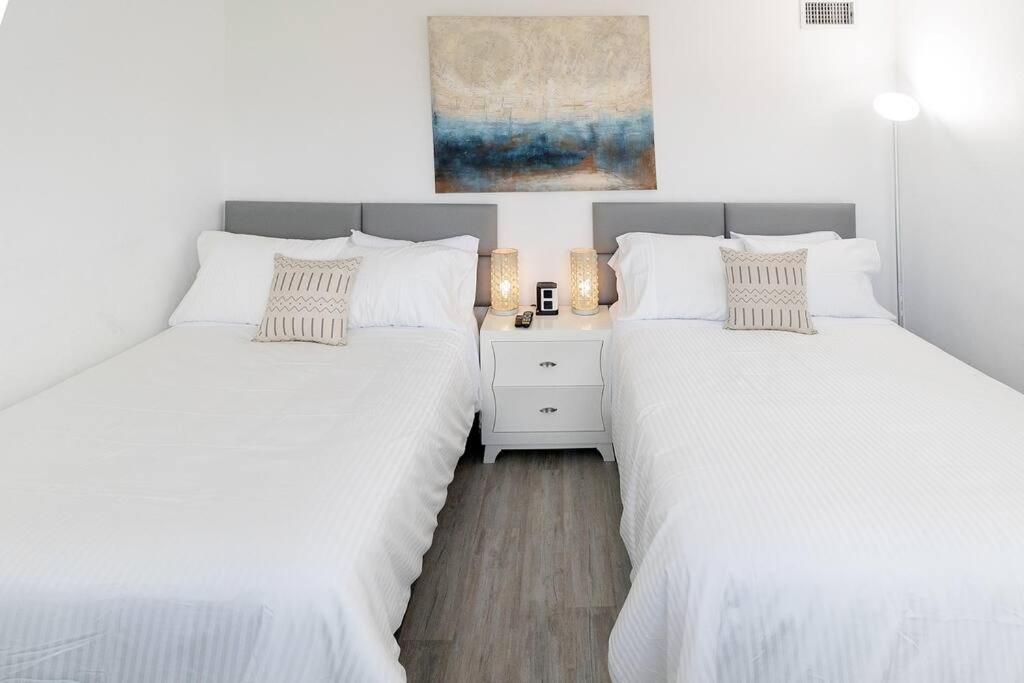 Stunning & Spacious Resort-Style Condo Across From Beach! ไมอามีบีช ภายนอก รูปภาพ