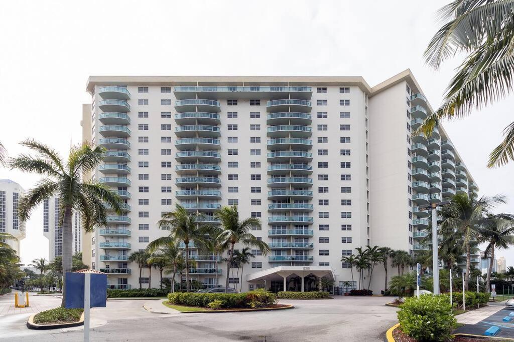 Stunning & Spacious Resort-Style Condo Across From Beach! ไมอามีบีช ภายนอก รูปภาพ