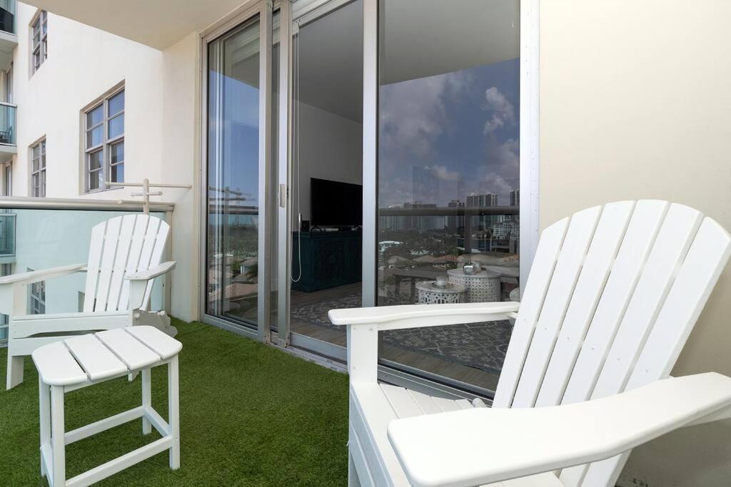 Stunning & Spacious Resort-Style Condo Across From Beach! ไมอามีบีช ภายนอก รูปภาพ