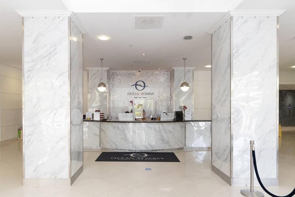 Stunning & Spacious Resort-Style Condo Across From Beach! ไมอามีบีช ภายนอก รูปภาพ